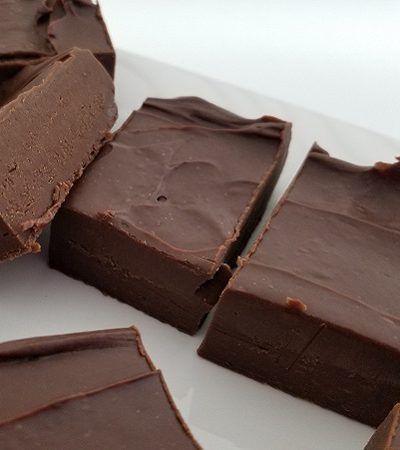 Infused Chocolate, Cannabutter Recipe, Chocolate Fudge Recipe, Cannibis Recipes, Microwave Fudge, Fudge Ingredients, Fudge Recipes Chocolate, Ginger Snap Cookies, Fudge Recipe