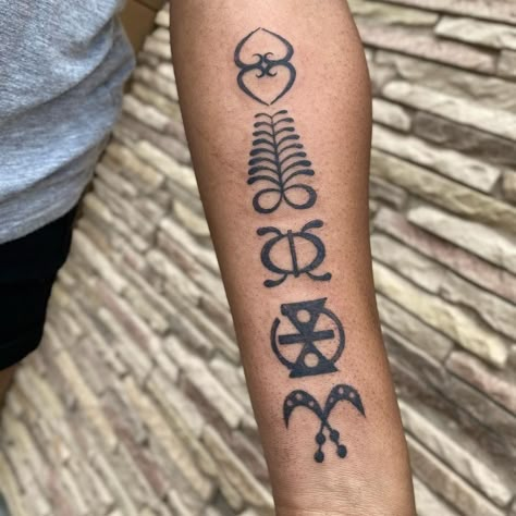 Adrinka Symbol Tattoo, Ghanaian Tattoo, Arawak Tattoo, West African Tattoos, African Culture Tattoo, Duafe Tattoo, Ethiopian Tattoos, African Tattoo Ideas, Adrinka Symbols