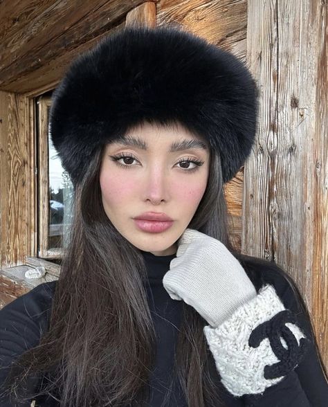 Fur Hat Outfit, Estilo Megan Fox, Faux Fur Headband, Russian Hat, Hat Aesthetic, Russian Winter, Fur Headband, Vintage Fox, Faux Fur Hat