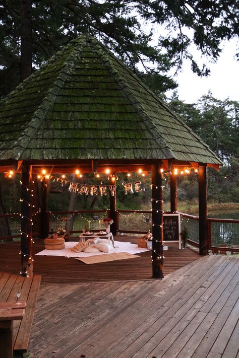 Pergola Proposal Ideas, Proposal With Pictures Hanging, Secluded Proposal, Proposal Ideas Forest, Outdoor Proposal Set Up, Intimate Proposal Ideas Outdoor, Proposal Ideas Gazebo, Teepee Proposal, Cabin Proposal Ideas