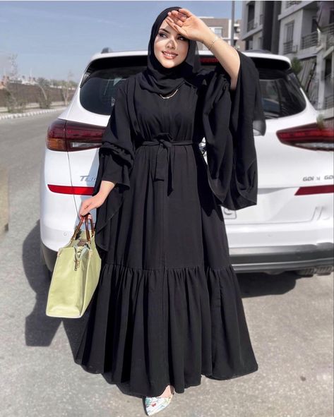 Burkha Designs, Mode Abayas, Muslimah Fashion Casual, Simple Long Dress, Abaya Designs Latest, Fancy Short Dresses, Stile Hijab, Mode Hijabi, Stylish Short Dresses