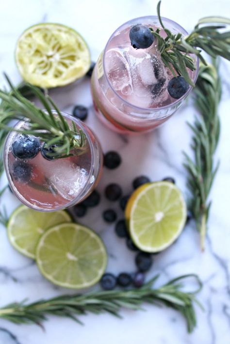 Rosemary-Blueberry Citrus Mocktails {Holiday Mocktail Recipes} Citrus Mocktail, Rosemary Lemonade, Holiday Mocktail, Botanical Kitchen, Ayurvedic Diet, Alcohol Free Drinks, Mocktail Recipes, Blueberry Juice, Blueberry Lemonade