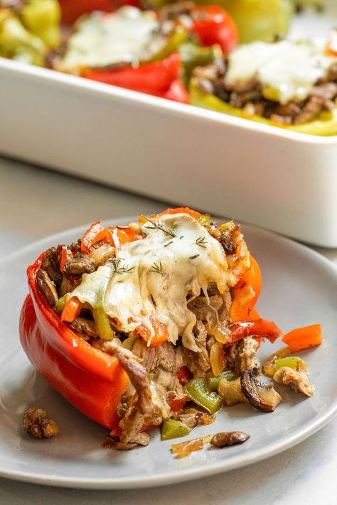 Philly Cheesesteak Stuffed Peppers, Cheez Whiz, Philly Cheesesteaks, Cheesesteak Stuffed Peppers, Steak And Onions, Dish Ideas, Low Carb Meal, Sliced Steak, Philly Cheesesteak