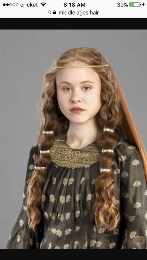 Middle Ages hair 3 Queen Hairstyles Crown, Middle Age Hairstyles, Empress Matilda, Medieval Headdress, Medieval Hair, Pillars Of The Earth, Alison Pill, Moda Medieval, Historical Hairstyles