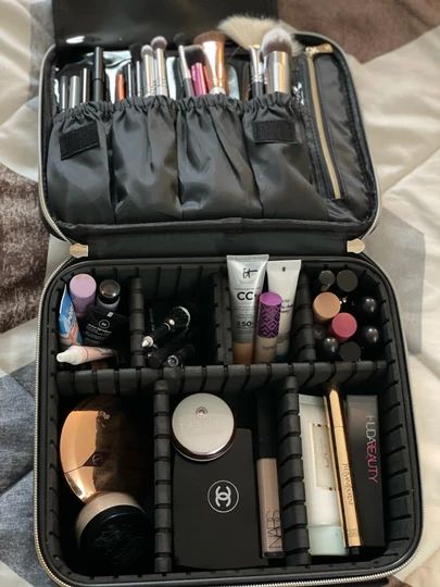 Cabinet Makeup Organization, Makeup Organization Bathroom Counter, Vanity Makeup Organization, Countertop Makeup Organization, Diy Makeup Organization, Makeup Organizing Hacks, Makeup Organization Bathroom, Makeup Organization Aesthetic, Organization Videos