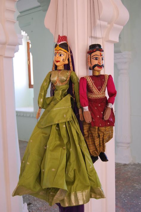 Marionette indienne Katputli Rajasthani Decor, Rajasthani Culture Aesthetic, Katputli Making, Puppetry Aesthetic, Rajasthan Puppets, Rajasthani Aesthetic, Dandiya Decoration, Jaipur Fashion, Namaste Art