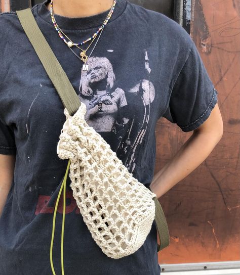 Cotton Mesh Bag, Handmade Bag Ideas, T-shirt Yarn, Crochet T-shirt, Crochet Mesh Bag Pattern, Crochet Bag Outfit, Fanny Pack Crochet, Mesh Bag Crochet, Cotton Crochet Bag