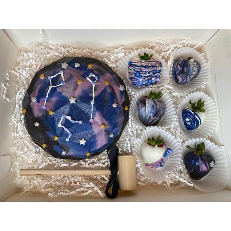 Treats by Penny | Another galaxy smash request!! ☺️ 🌌 #Galaxy #stars #glitter #shapes #chocolate #chocolatesmashbox #strawberry #Candy #holidays #Birthdays … | Instagram Stars Glitter, Strawberry Candy, December 11, Love Family, Penny, Candy, Glitter, Holidays, Stars