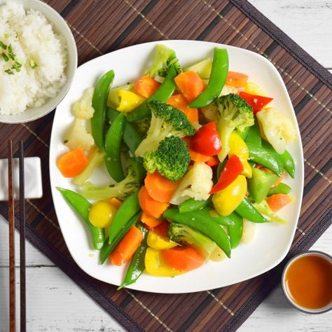 Chinese Vegetable Stir Fry, Easy Vegetable Stir Fry, Vegetarian Chinese Recipes, Chinese Coleslaw, Asian Cusine, Sims Home, Recipe Vegetables, Vegetable Stir Fry Recipe, Basic Chinese