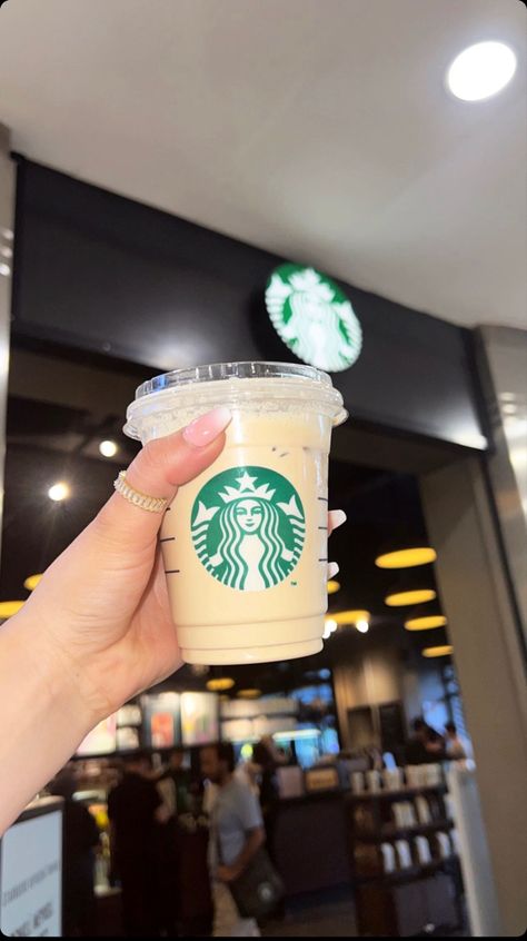 Clean girl aesthetic Holding Starbucks Aesthetic, Holding Starbucks, Starbucks Worker, Starbucks Malaysia, Cafe Artwork, Cup Aesthetic, Coffee Nails, Instagram Jewelry, Josh Hutcherson