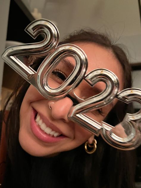 New Years Accessories, New Year’s Eve 2023, New Year’s Eve Photos, New Year’s Eve Photo Ideas, New Year’s Eve Picture Ideas, New Years Instagram Pictures, Nye Photo Ideas, New Years Picture Ideas, New Years Selfie