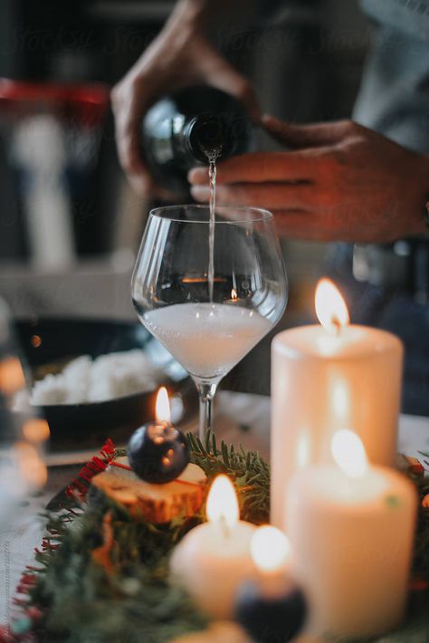 Christmas Restaurant Photography, Christmas Cocktail Photography, Wine Christmas Photography, Christmas Wine Photography, Wine Content, Pouring Champagne, Wine Marketing, Christmas Food Photography, Christmas Moodboard