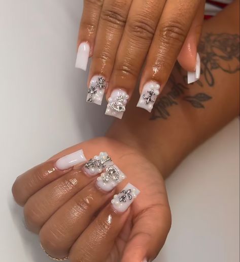 Short White Acrylic Nails Black Women, Short White Acrylic Nails With Charms, Short White Nails With Charms, White Acrylic Nails With Charms, White Nails With Charms, Official Nails, Prettiest Nails, White Short Nails, Nails With Charms