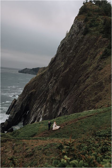 Cliff Side Elopement, Destination Elopement Photography, East Coast Elopement, Oregon Coast Engagement, Hug Point Elopement, Oregon Coast Couple Photos, Cannon Beach Elopement, Cannon Beach Photography, Cliff Elopement