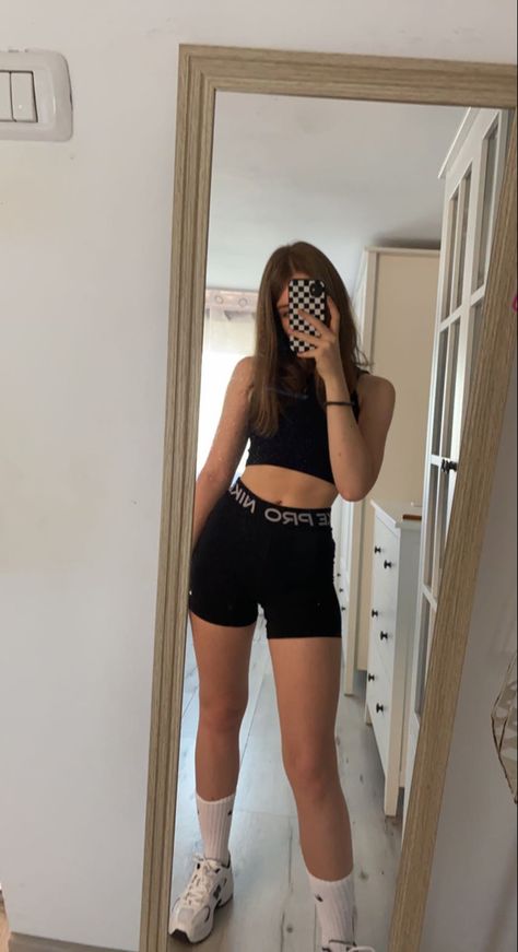 nike pro workout outfit Nike Pro Workout Outfits, Nike Pro Shorts Outfit Summer Aesthetic, Nike Pro Outfit Aesthetic, Summer Outfits Nike Shorts, Black Sports Shorts Outfit, Outfit Ideas Nike Pro Shorts, Nike Pro Gym Outfit, Summer Outfits Nike Pro, How To Style Nike Pro Leggings