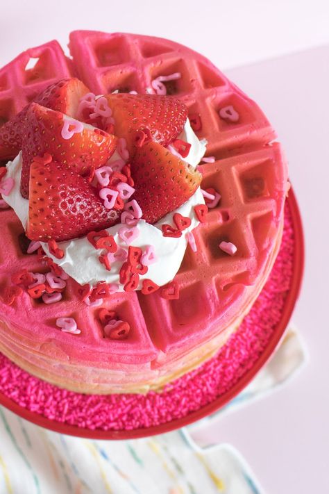 Pink Ombre Waffle Cake. Waffle Cake Ideas, Pink Breakfast Ideas, Cute Waffles, Pink Waffles, Waffles Aesthetic, Kreative Snacks, Pink Food, Homemade Waffles, Waffle Cake