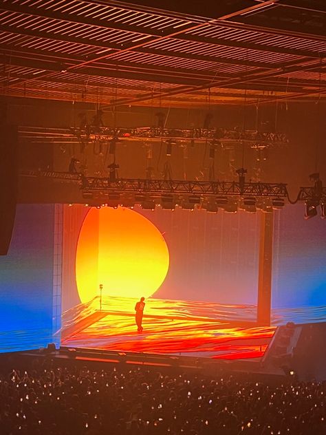 Damso’s concert #aesthetic #concert #sunset #damso Sun Stage Design, Stage Lighting Aesthetic, Stage Lights Aesthetic, Concert Stage Set Design, Stage Ideas Concert, Music Stage Design, Stage Design Concert, Concert Visuals, Stage Layout