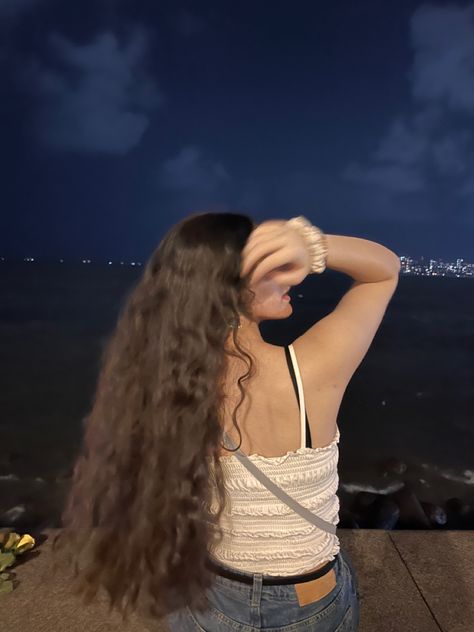 📍marine drive, mumbai Marine Drive Photography, Marine Drive Mumbai Photo Poses, Mumbai Outfits Women, Mumbai Photo Poses, Marine Drive Photo Poses, Mumbai Photography Poses, Mumbai Outfit Ideas, Marine Drive Mumbai Photography, Marine Drive Mumbai Aesthetic