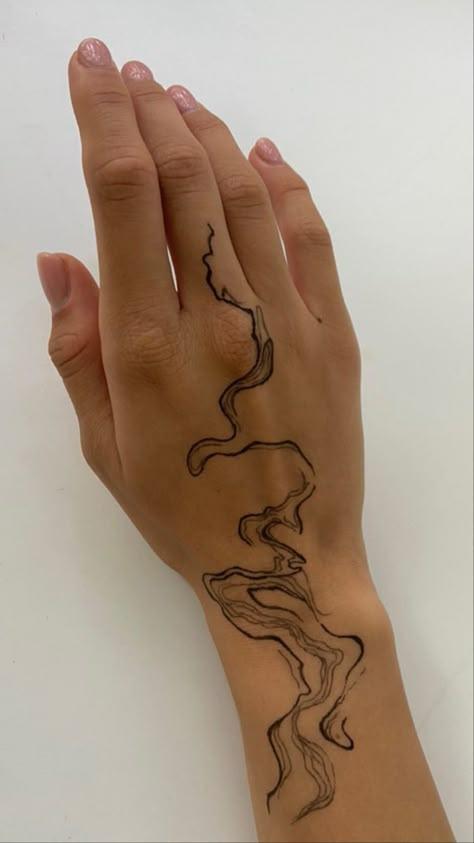 Swirl Tattoo, Tattoos Infinity, Herz Tattoo, Sharpie Tattoos, Nails Art Designs, Tattoos Geometric, Discreet Tattoos, Pola Sulam, Aesthetic Tattoo