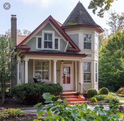 Craftsman home with turret Small Victorian House, Turret House, Victorian Homes Exterior, Granny Pods, Storybook Homes, Victorian Style Homes, Craftsman Home, Tower House, Victorian Cottage