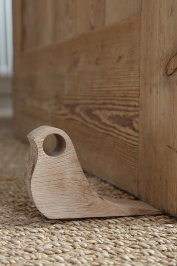 Wooden bird doorstop. nice. www.designbytimber.co.uk Kids Woodworking Projects, Wood Projects Plans, Wood Crafting Tools, Woodworking Projects For Kids, Woodworking For Kids, Small Woodworking Projects, Into The Wood, Wood Working Gifts, Diy Holz