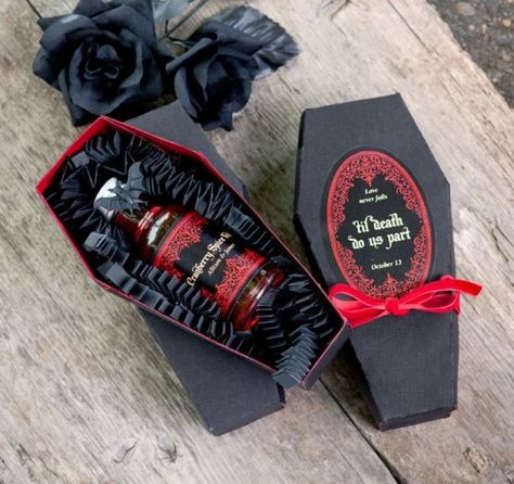 31 Awesome Halloween Wedding Favors | Weddingomania Halloween Wedding Favors, Bedroom Girly, Vampire Wedding, Wedding Favours Magnets, Halloween Themed Wedding, Budget Bride, Wedding Crashers, Goth Wedding, Dark Wedding