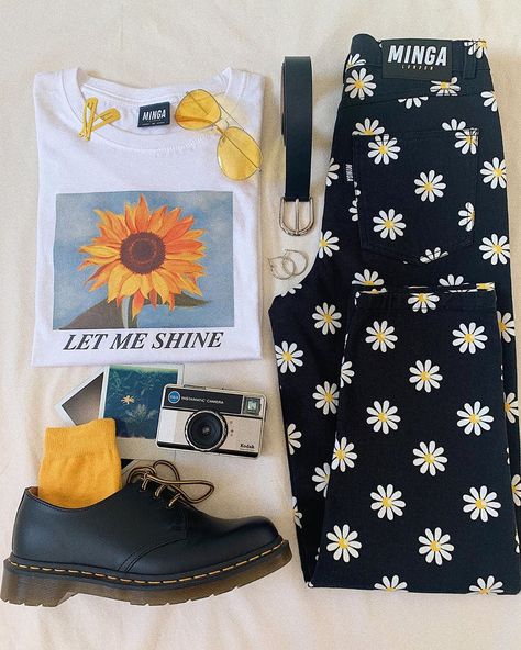 Daisy Outfit, Daisy Jeans, 11 Aesthetic, Grunge Winter, Minga London, Look Grunge, Look Retro, Grunge Look, 90s Grunge