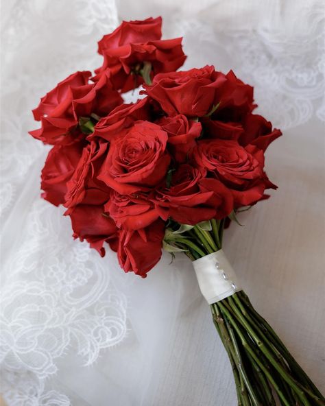 Now here is how to make red roses look super cool 😎 🌹 Photographer: @maeganbrownmoments Venue: @thepanamadiningroom Planner and coordinator: @outsidethealtar Videographer: @flynfilm Celebrant: @weddingsbysheridan Florist: @bouquetmelbourne Dress: @albinadylacouture / @raffaeleciucabridal Suit: @politixmenswear Mariachi: @mariachilosromanticos Makeup: @amandayousifmua Hair: @emmysleemanhairstylist DJ: @voteforscooter Cake: @fourtwentybakeit #redroses🌹 #redrosewedding weddingfloralsmelbourn... Wedding Bouquets Red Roses, Red Roses Wedding Bouquet, Red Rose Wedding Bouquet, Red Rose Bridal Bouquet, Red Rose Bouquet Wedding, Red Inspiration, Red Bridal Bouquet, Fresh Wedding Flowers, How To Make Red