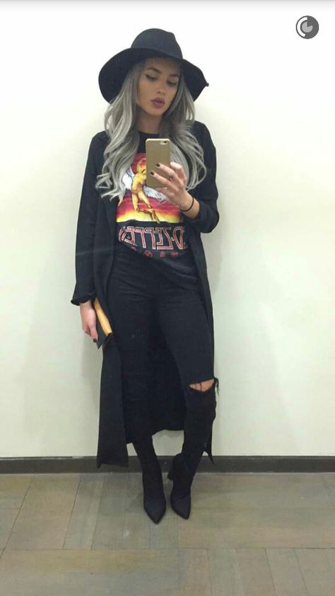 ↞∙∙∙∙STONEXXSTONE∙∙∙∙↠  • Tumblr stonexxstone •  • IG _jessiestone_ • • Pinterest stonexxstone • Grunge Chic Outfits Classy, Val Mercado, Moda Rock, Mode Rock, Mode Pop, Grunge Chic, Hipster Outfits, Black Clothing, Outfit Jeans