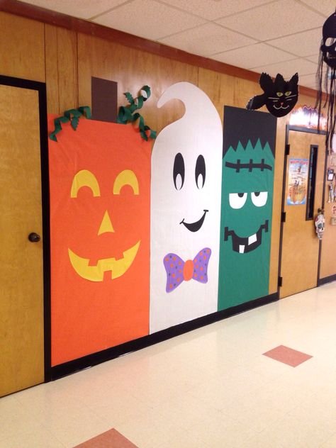 Halloween classroom wall /door decor Diy School Halloween Decorations, Halloween Wall Ideas For Classroom, Fall Classroom Hallway Decorations, Classroom Halloween Decorations Wall, Halloween Decorations For School Gym, Easy Halloween Hallway Decorations, Halloween Wall Classroom, School Door Fall Decorations, Haloween Decoracion School