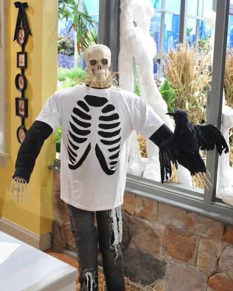 DIY Skeleton T-shirt | Step-by-Step Instructions + Templates | Martha Stewart -,+~ Diy Skeleton Costume, Skeleton Costume Diy, Diy Skeleton, Kids Halloween Party Decorations, Pasteles Halloween, T Shirt Tutorial, Skeleton Tshirt, Shirt Tutorial, Skeleton Costume