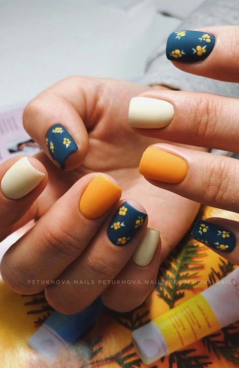 Nails Thanksgiving, Trend Nails, Cute Gel Nails, Short Acrylic Nails Designs, Dipped Nails, Yellow Nails, Minimalist Nails, Floral Nails, Chic Nails