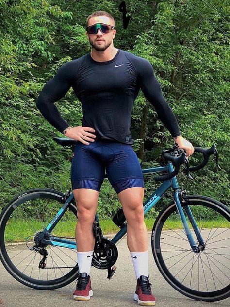 Cycling Outfit Men, Cycling Attire, Cute Blonde Guys, Lycra Men, Shiny Jacket, Male Fitness Models, Mens Tights, Mens Cycling, Sport Man