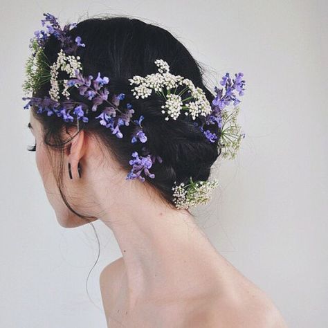 Photo http://www.qunel.com/ Flowers In Hair, Violet, Hairstyles, Purple, Flowers, Hair