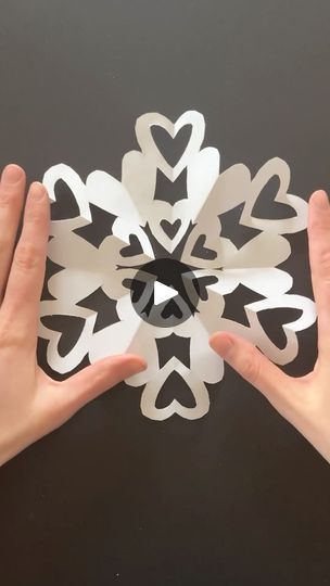 Snowflake Maker, Snowflakes Diy, Snowflake Crafts, Kraf Kertas, Paper Folding Crafts, Paper Snowflakes, Flowers For You, Craft Art, Paper Flowers Diy