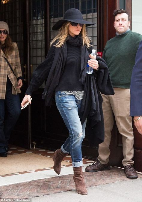 Jennifer Anniston Style, Look Hippie Chic, Jennifer Aniston Style, 2019 Style, 50 Style, Mode Casual, Outfits With Hats, 가을 패션, Black Hat