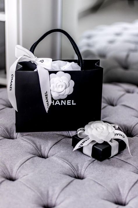 Sac Boy, Chanel Aesthetic, My 30th Birthday, Luxury Lifestyle Fashion, Chanel Box, Chanel Brand, Bag Chanel, Chanel Chanel, Shopping Chanel