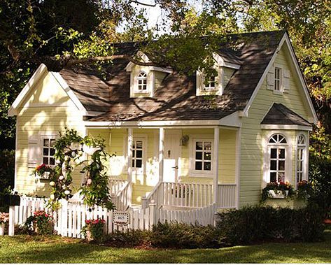 Yellow Cottage Playhouse Cottage Community, Luxury Playhouses, Tiny Cottages, Case In Stile Country, Cottage Plans, Pretty Home, Yellow Cottage, Nice Homes, Little Cottages