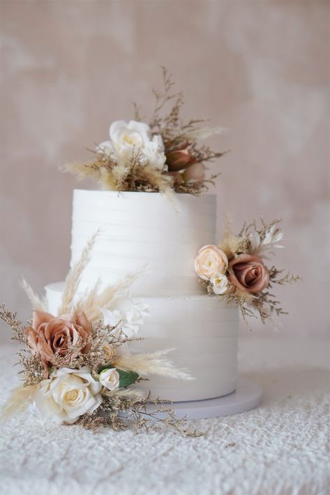 Pub Wedding Reception, Cake Topper Flowers, Topper Floral, Pub Wedding, Boho Cake, Boho Wedding Cake, Small Cakes, Rustic Boho Wedding, Floral Wedding Cake