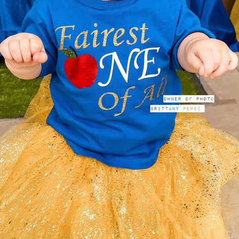 First Birthday Snow White Theme, Snow White One Year Birthday, Baby Snow White Birthday Party, Disney Princess First Birthday Party, Fairest One Of All Birthday, Disney Princess First Birthday, Snow White 1st Birthday Party, Snow White First Birthday Party, Snow White First Birthday