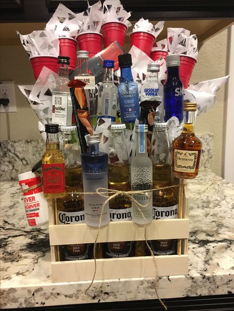 21 Gift Basket For Guys, Men’s 21st Birthday, 21st Birthday Ideas For Guys Gift, 21st Birthday Ideas For Guys, 21st Birthday Gifts For Guys, 21st Birthday Basket, 21st Birthday Gift Ideas, Booze Gift, Beer Cakes