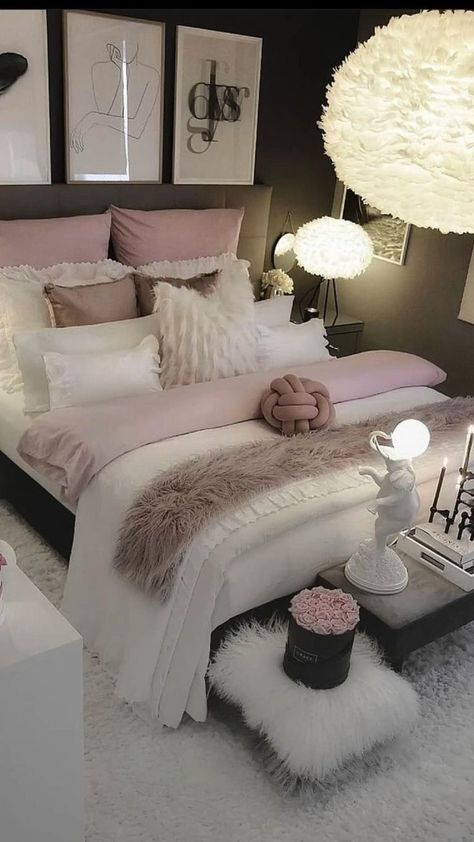 Rum Inspo, Girl Apartment Decor, Glam Bedroom Decor, Luxury Room Bedroom, Pink Bedroom Decor, Classy Bedroom, Dream Apartment Decor, Woman Bedroom, Redecorate Bedroom