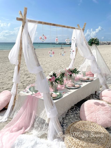 Simple Beach Birthday Decoration, Outdoor Garden Birthday Party, Birthday Beach Picnic, Elegant Picnic, Boho Beach Party, Picnic Business, Romantic Beach Picnic, Beach Picnic Party, Picnic Party Decorations