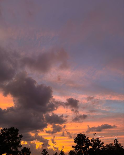 This is a photo from my story post today, the first is the edit and the second is the original. What do you think of the edit? What would you have done differently? #skyline #skylinephotography #cloudskape #nature #lightroom #naturephotography #sunset #skyscape #texassunset Sunset Time Lapse Videos, Day To Night Sky Transition Video, Sky Timelapse, Sunrise Timelapse, Cloudy Sunset Sky, Texas Sunset, The Original, The One, Lightroom