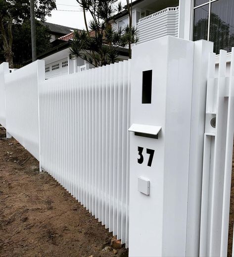 Aluminium Fence Ideas, Fencing Ideas Australia, Letterbox Ideas Australia, Front Fence Ideas Australia, Palm Springs Decor, House Fence, Gate Fence, Architectural Landscape, House Fence Design