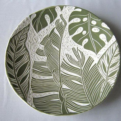 Sgraffito With Underglaze, Scraffito Designs Plate, Sgraffito Christmas Ornaments, Sgraffito Designs Flowers, Scrafitto Ceramics Plates, Sgraffito Plate Designs, Scraffito Designs Simple Bowl, Scraffito Designs Simple Plate, Scrafitto Design