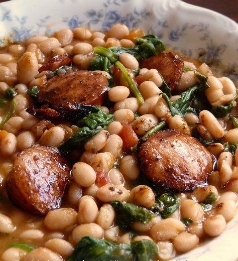 White Beans with Spinach & Sausage. This is such an easy recipe to put together. Spinach Sausage, Sausage Soup, Think Food, Kielbasa, Idee Pasto Sano, Spaghetti Squash, Sausage Recipes, Bean Recipes, White Beans