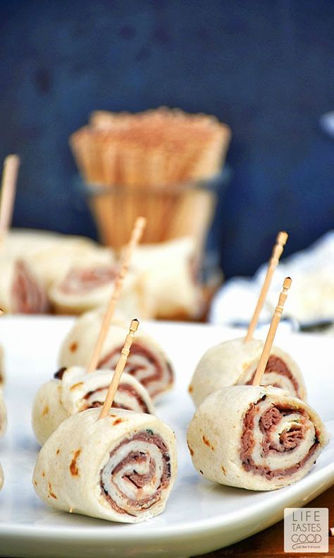 Boursin Cheese Pinwheels, Boursin Pinwheels, Quick And Easy Party Food, Roast Beef Pinwheels, Beef Pinwheels, Garlic Roast Beef, Garlic Roast, Finger Snacks, Indulgent Recipes