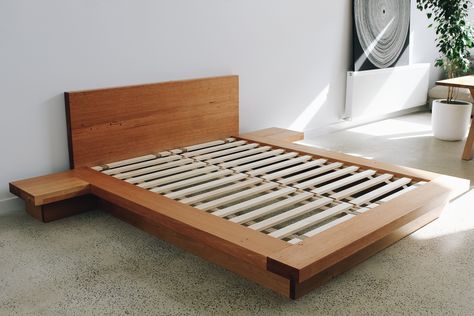 Simple King Size Bed, King Bed On Floor Ideas, Deco Bali, Japanese Bed Frame, Low Floor Bed, Wooden Bed Side Table, Bed Side Table Design, Timber Bed Frames, Timber Bed