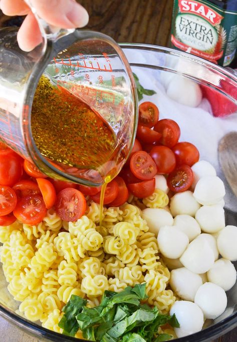 Caprese Pasta Salad Recipes, Caprese Pasta Salad, Caprese Pasta, Pasta Salad Recipe, Fettuccine Alfredo, Pasta Salad Recipes, Summer Salads, Delicious Salads, Soup And Salad